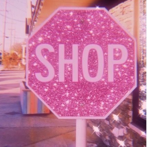 Meet your Posher, Christy - Picture 2 of 4